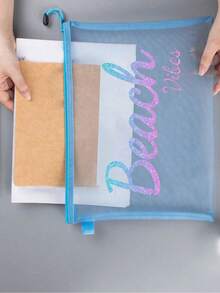 Bolsa de playa de malla impermeable y colorida con estampado impreso "Beach Vibe", temática de playa, bolsa de cosméticos transparente de gran capacidad, bolsa de almacenamiento para viajes de playa de verano, estuche de maquillaje con cremallera de nailon, ligera, puede almacenar protector solar, aperitivos, bikini y artículos esenciales de playa. Almacenamiento de primavera/verano, decoración de dormitorio, vuelta a la escuela - Multicolor - Ver 9