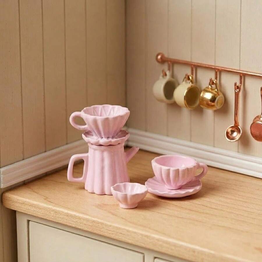 1/12 Scale Alloy Material Miniature Realistic Drip Coffee Pot Set, Pink Coffee Pot, Small Bowl, Cup, Dollhouse Decor, Architectural Diorama Accessory, Photography Prop - Pink - View 1