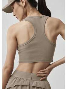 Alo Yoga Aspire Tank | Ultra-Lightweight Performance Jersey | Raceback Silhouette | Moisture-Wicking & Breathable Fabric | Relaxed Drape Fit | Essential High-Intensity & Yoga Staple - 駝色 - 查看 2