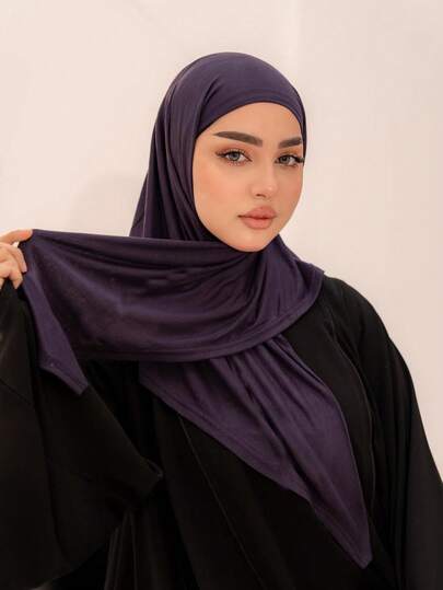 1 chiếc khăn trùm đầu tam giác tiện dụng, thiết kế buộc liền mạch, quấn nhanh chóng không bị tuột, không cần mũ lót bên trong, phù hợp cho sử dụng hàng ngày, cầu nguyện và đi chơi.