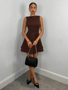 Vestido elegante de unicolor sin mangas con cintura recogida y línea A, adecuado para citas de primavera/verano - Café integral - Ver 3