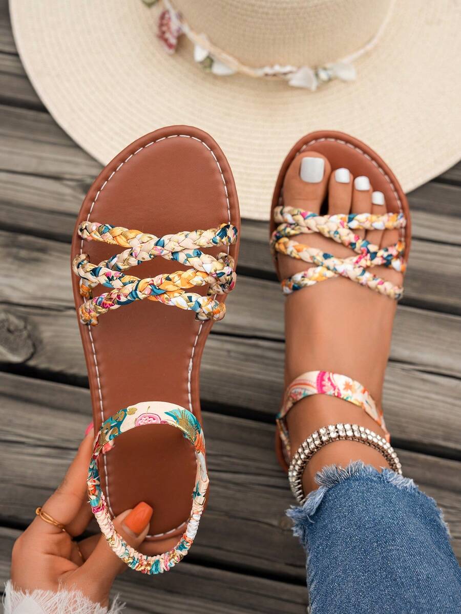 Women's Bohemian Woven Criss-Cross Strap Flat Sandals, Round Toe, Comfortable Vacation Style, Beige, Summer Casual Sandals For Home, Party, Gathering, Minimalist European And American Beach Flat Sandals With Shiny Vamp Design And Non-Slip Insole