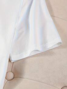 -White Short-Sleeved Shirt With A Bright Red Lip Print, Simple But With A Seductive Charm. - White - View 4