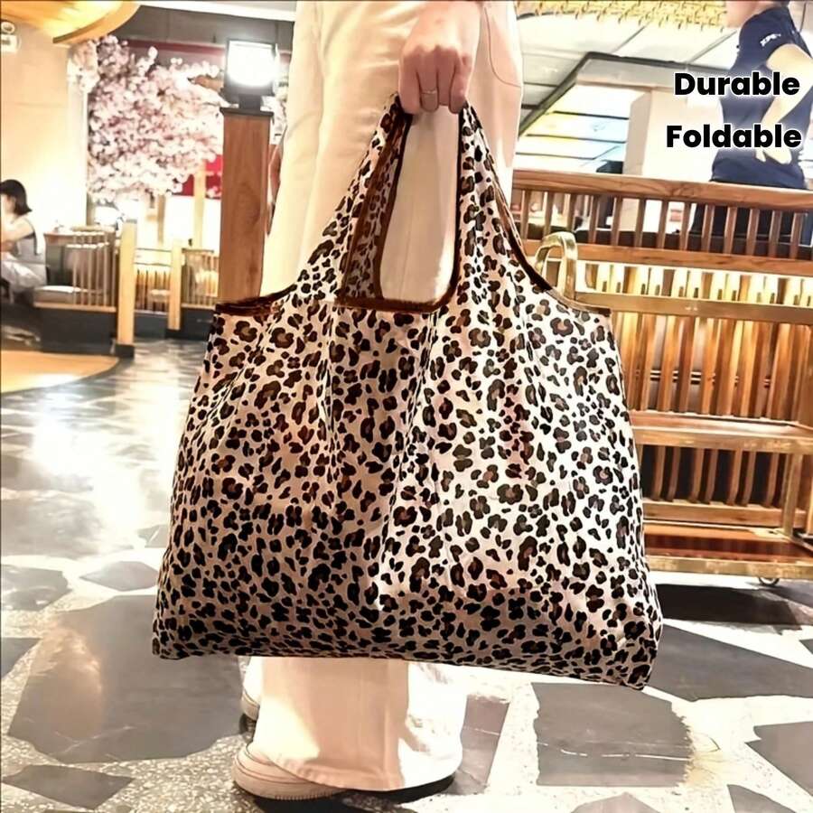 1个大容量豹纹女士手提包/单肩包/托特包/户外便携收纳包，棕色，涤纶材质，可折叠，结实耐用的提手，适合日常生活、旅行、购物，时尚配饰，可重复使用且便于携带，适合存放杂货、衣物、旅行和礼品购物用品。