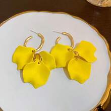 Bohemian Style Yellow Petal Drop Earrings, Suitable For Women, Layered Floral Design, Ideal Summer Holiday Accessory - Yellow - View 4