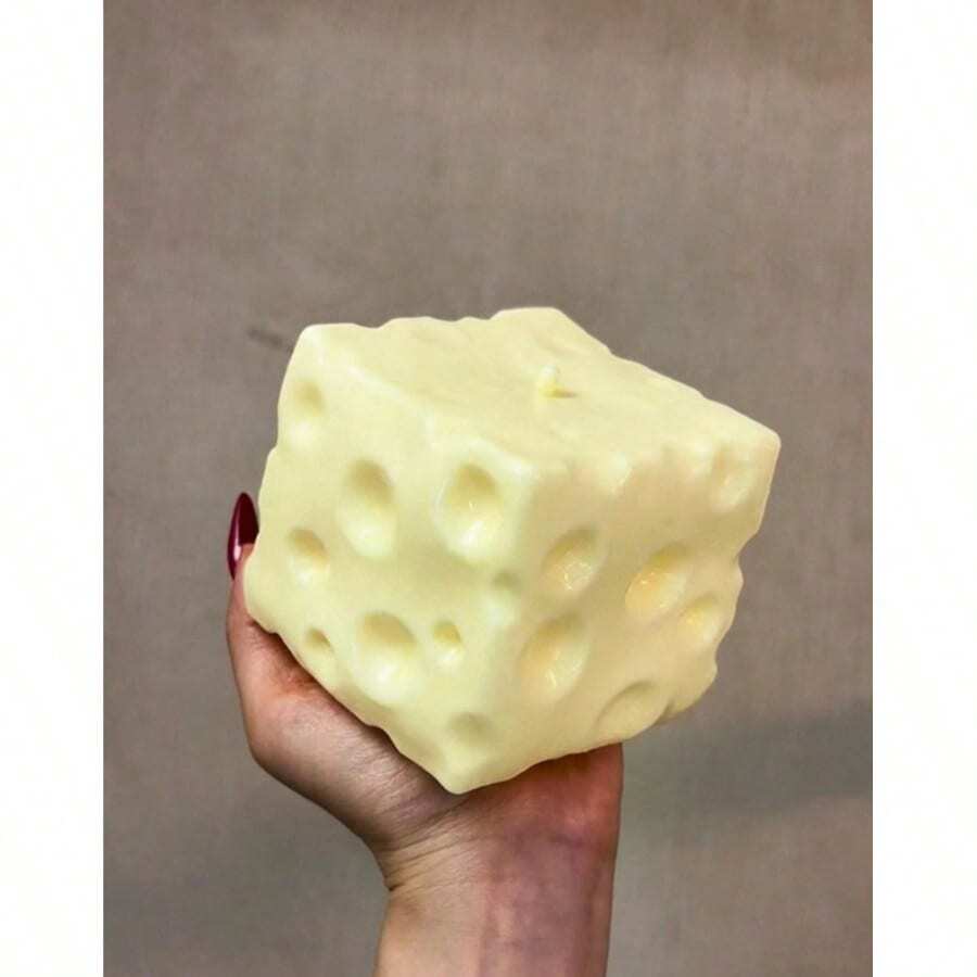 1个7厘米椰子油面粉奶酪填充慢回弹玩具，回弹迅速，适合作为节日礼物、趣味可爱礼物、生日、复活节、万圣节、圣诞节、派对礼品、慢回弹玩具、慢回弹解压玩具、Nee Doh、饺子造型慢回弹玩具