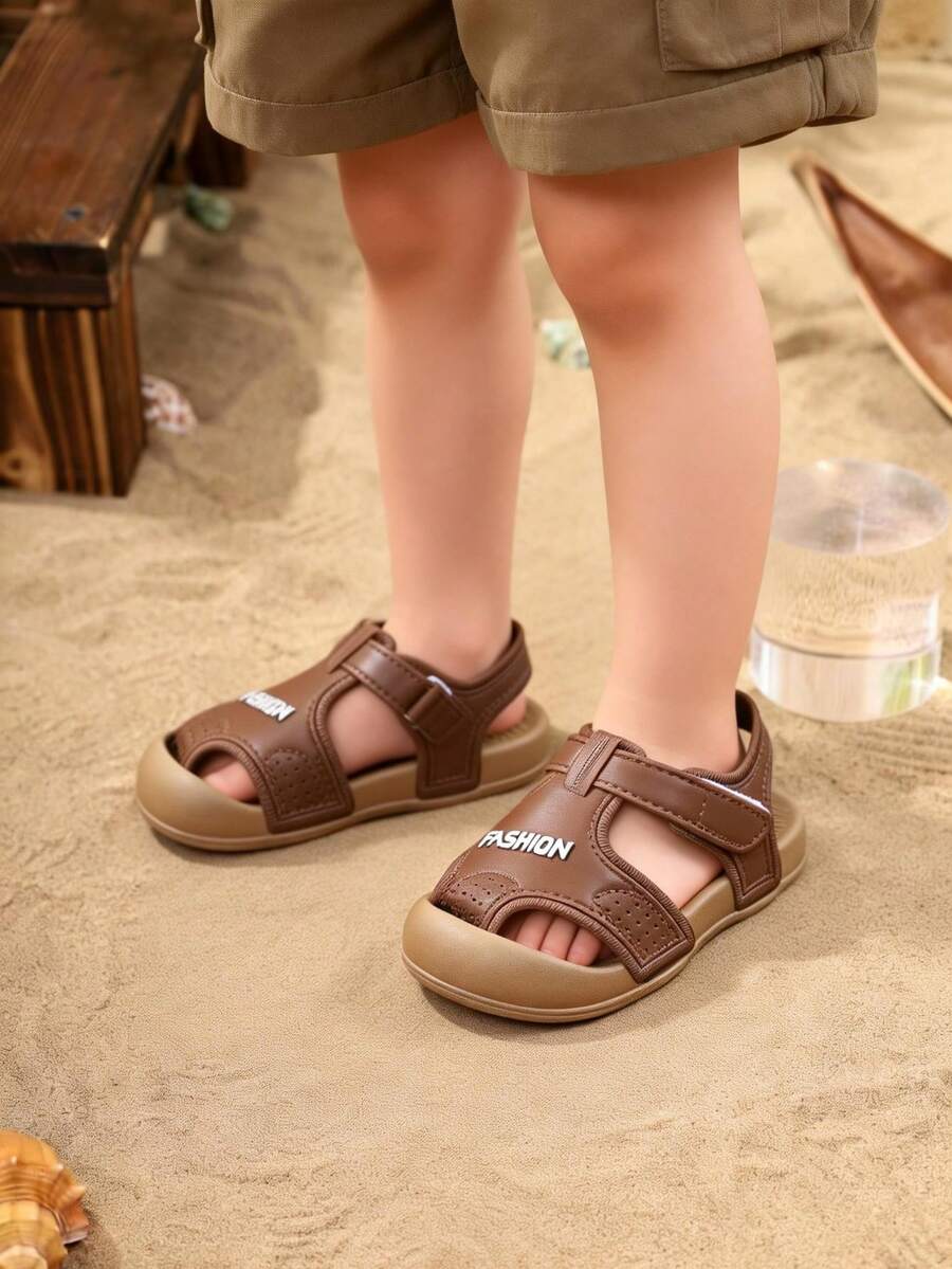 1双欧美新款夏季儿童闭趾凉鞋，适合上学、日常穿着、户外活动、海滩、居家及各种场合。 - 棕色 - 查看 1