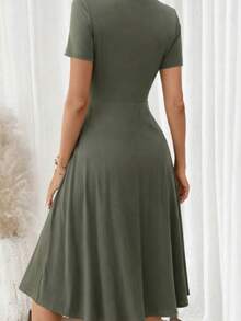 Women's Elegant V-Neck Short Sleeve Single-Breasted Ruffle Hem Dress, Suitable For Dates - Green - View 2