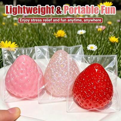 草莓造型减压桌面摆件，柔软挤压式指尖玩具，适用于办公室和家庭使用