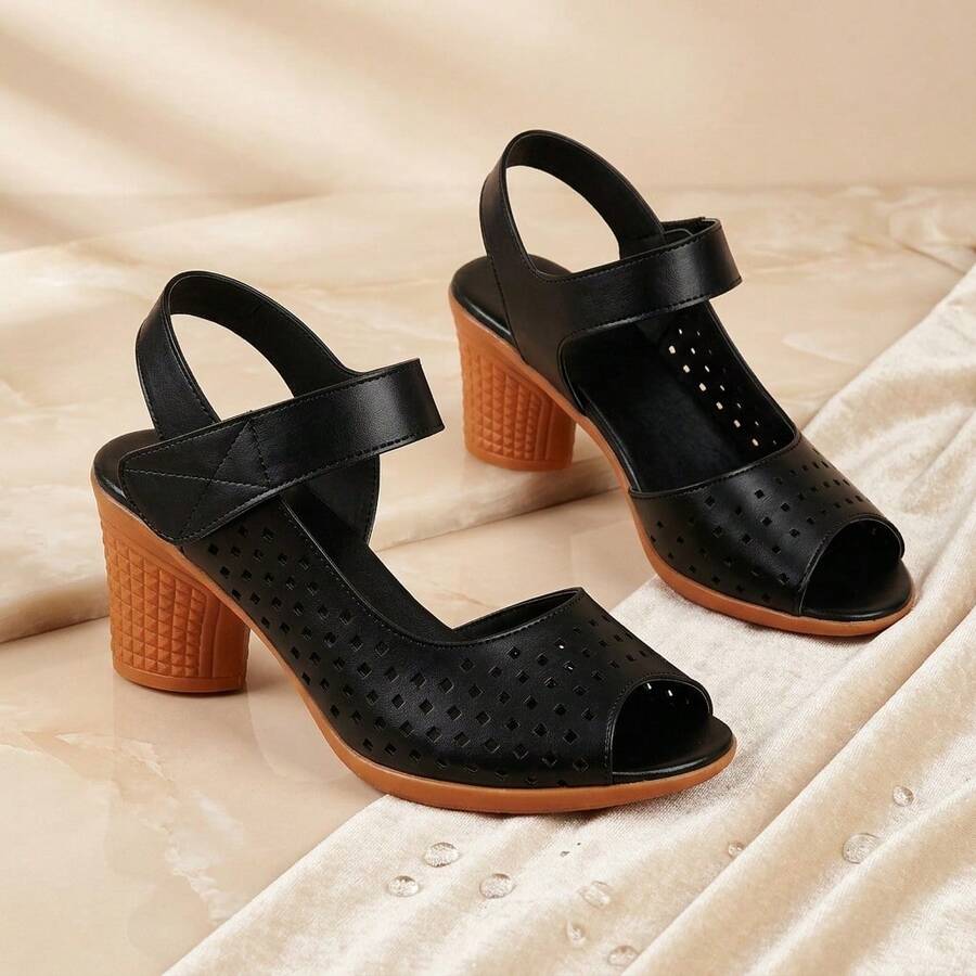 Sandalias para dama elegantes y cómodas de PU, zapatos para mujer con tacón grueso estable y diseño de boca de pescado peep toe, sandalias con detalle de calado hueco láser transpirable y cierre de  ajustable, calzado de tacón bloque estilo casual y sofisticado, sandalias de plataforma baja con suela suave y ligera para oficina o diario, calzado femenino de moda urbana con punta abierta y textura geométrica. - Negro - Ver 1