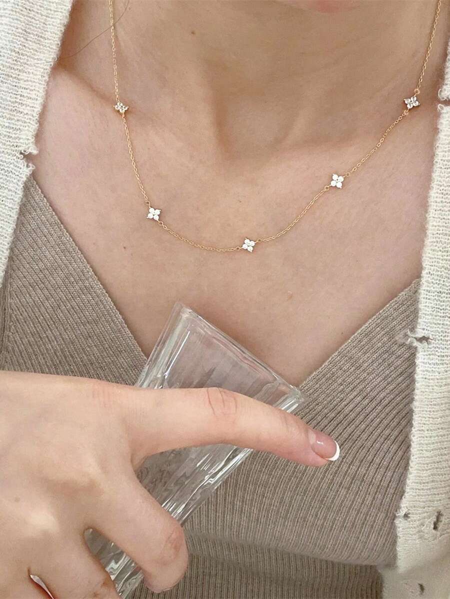 1 chiếc vòng cổ nữ, kiểu nhiều lớp, vòng cổ hình cỏ bốn lá đính đá Zirconia và tua rua bằng đồng, thích hợp cho mùa xuân/hè, phụ kiện đeo hàng ngày (Không kèm hộp quà)