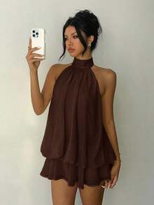 Vestido mini elegante de mujer con cuello halter y lazo en color amarillo claro - Cafetería - Ver 4
