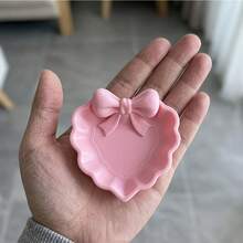 1件心形珠寶盒，採用3D列印技術製成，適用於梳妝台、洗手台和珠寶收納。它是家居裝飾、辦公桌和珠寶盒的理想選擇。 - 彩色 - 查看 4