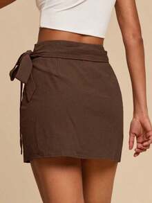 Elegante falda envolvente de mujer en color caqui, con diseño de lazo ajustable.Estilo minimalista y versátil, ideal para oficina y uso casual en verano, prenda chic y cómoda para cualquier ocasión. - Café integral - Ver 2