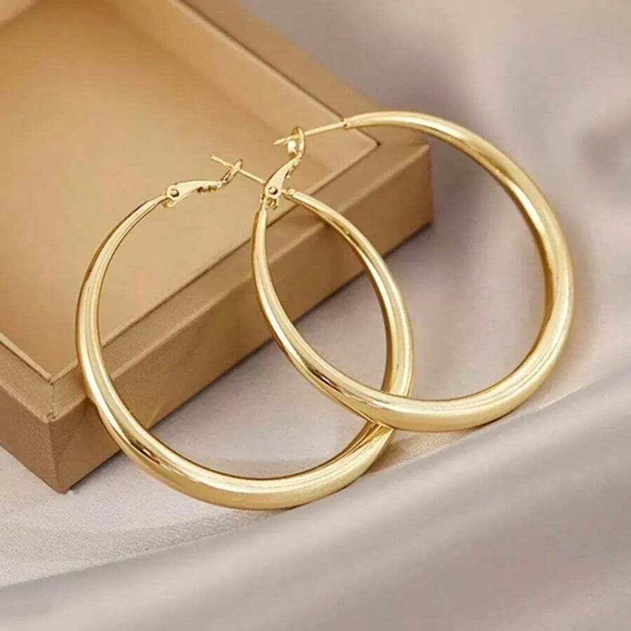 1 đôi khuyên tai tròn bằng sắt, thích hợp cho nữ giới đeo hàng ngày. - Vàng - Xem 1