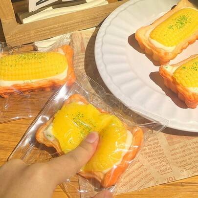 1个手工玉米蛋挞造型挤压玩具，美观大方，质地柔软，可缓解压力