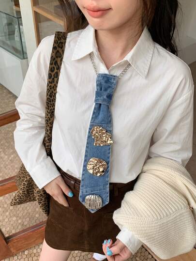 قلادة نسائية كاجوال من قماش الجينز مزينة بمعدن غير متماثل، قابلة للتعديل بسلسلة، مناسبة للخروجات اليومية والتسوق والحفلات والتجمعات