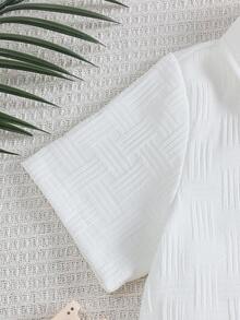 Set de 2 piezas de camisa y pantalones cortos con estampado de dibujos animados texturizados y de moda callejera para niños pequeños - Blanco - Ver 9