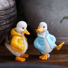 1 set Statue de canard de détente extérieure pour la discussion, figurine animale de scène de jardin extérieur amusante, cadeau soigneusement préparé, canard habillé, décoration de bureau à domicile/accessoire de bonsaï, ornement de canard de jardin, patio, pelouse, artisanat en résine, décoration de Pâques - Doudoune avec housse de canard deux - Voir 4