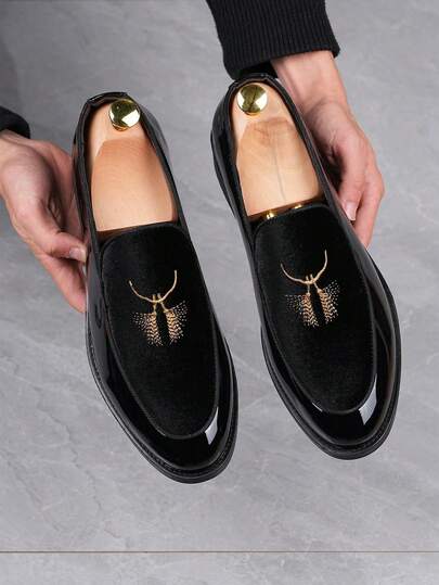 Mocasines para hombres, ligeros con tacones gruesos y parte superior de cuero PU, zapatos casuales de negocios de unicolor con bordado, adecuados para oficina, conducir, ocio y todas las estaciones