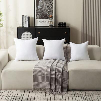 2 ruột gối trang trí bằng vải chải mềm mại, đàn hồi cao, dày dặn, thoải mái cho ngôi nhà của bạn.