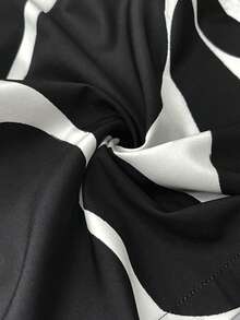 Bộ jumpsuit hai dây không tay xếp ly dành cho nữ, màu đen trắng, họa tiết trừu tượng, chất liệu vải dệt, kiểu dáng thanh lịch. - Đen và trắng - Xem 5