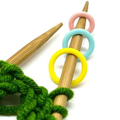 60 قطعة/مجموعة من علامات الغرز المنسوجة الدائرية، تشمل 3 ألوان وردي/أزرق/أصفر وب- 3 أحجام 1 سم/1.2 سم/1.4 سم، 20 قطعة لكل حجم، مناسبة للهواة والمصممين والعائلة لاستخدامها كعلامات للإبرة والخياطة والتطريز، مستلزمات حرفية أساسية، يمكن استخدامها كهدايا عملية