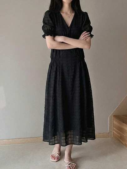 宽松褶皱设计休闲连衣裙，韩版风格，适合夏季穿着，黑色优雅款