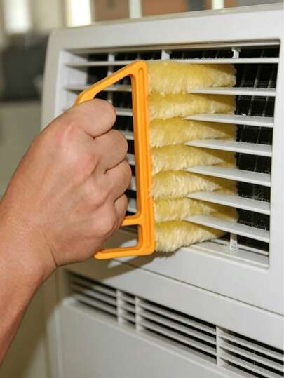 1pc Washable Window Cleaning Brush With Microfiber Can Easily Collect Dust And Clean Blinds, Efficient Decontamination And Dust Removal, And A Special Cleaner For Sunshade. It Can Also Be Used To Clean Air-Conditioning Air Outlets, Fans, Etc., Essential Cleaning Brushes For Household Use, Random Colors