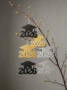 24件套毕业季中心装饰品，2026届毕业帽纸质剪纸，有3种颜色可选（黑色/银色/金色），配有麻绳，可重复使用，适用于毕业派对装饰、插花、餐桌装饰、拍照道具、毕业典礼等。非常适合2026届高中/大学毕业典礼、毕业派对、毕业礼物包装和毕业派对回礼。 - 多色 - 查看 5