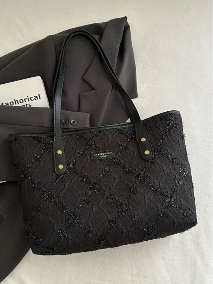 Tas Tote Minimalis Cetak Huruf Kapasitas Besar yang Dipersonalisasi untuk Lintas Batas Eropa dan Amerika, Tas Bahu Komuter Bentuk Belah Ketupat Baru untuk Wanita - Hitam - View 1