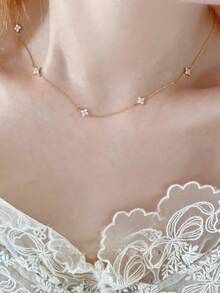 1 chiếc vòng cổ nữ, kiểu nhiều lớp, vòng cổ hình cỏ bốn lá đính đá Zirconia và tua rua bằng đồng, thích hợp cho mùa xuân/hè, phụ kiện đeo hàng ngày (Không kèm hộp quà) - Vàng - Xem 5