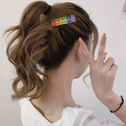 3 chiếc kẹp tóc hình gấu nhỏ xinh xắn, nhiều màu sắc, trong suốt dành cho nữ, có mỏ để kẹp tóc mái. Đây là món quà tuyệt vời dành cho chị em gái và phụ kiện tóc ý nghĩa.