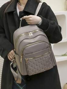 Luxuriöser gesteppter bestickter Nieten-Rucksack, in mehreren Farben erhältlich! Perfekt für den Arbeitsweg, Reisen und Einkaufen. Die Vorderseite zeigt ein gestepptes besticktes Muster, akzentuiert mit Metallnieten, was einen eleganten und kantigen Stil maximiert. Mehrere Taschen zum Verstauen von Handy, Schlüsseln, Wasserflasche, Tablet - Verschiedenfarbig - Übersicht 8