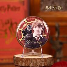 Harry Potter 1枚圆形徽章，闪亮系列 - 哈利、赫敏、卢娜、罗恩、德拉科闪光徽章 - 魔法收藏徽章，激光浮雕银色，魔法世界铁皮徽章，角色和场景设计 - 完美的动漫和电影周边收藏品 - 素色 - 查看 12