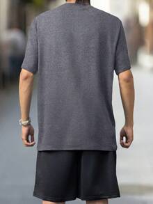 男士夏季短袖T恤短裤套装，个性化巴黎字母印花图案，时尚休闲外出装，带口袋，松紧腰抽绳裤，两件套，适合跑步、高尔夫、钓鱼、篮球、露营、健身、游泳和海滩等活动，是送给丈夫或男友的绝佳礼物。 - 彩色 - 查看 2