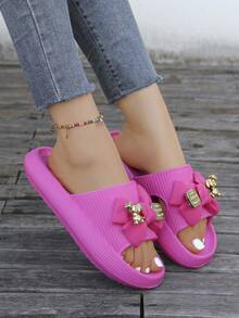 A Pair Of New Summer-Style Women's Plastic Slippers, Metal Teddy Bear Decorated Flip-Flops, Non-Slip Quiet And Comfortable Soft-Soled Slip-On Open-Toe Flip-Flops For Beach Vacation, Seaside Travel, Outing And Walking, Large Size Sandals For Summer Resort,Y2K Women Slippers. - 玫紅色 - 查看 3