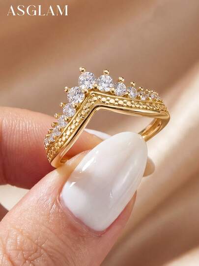 1 chiếc nhẫn hình trái tim thanh lịch, được làm từ bạc sterling 925 mạ vàng và đính đá Cubic Zirconia trắng, phù hợp cho nữ giới, là món quà tuyệt vời cho kỷ niệm hoặc sinh nhật.