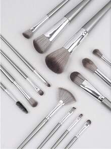 Bộ cọ trang điểm cao cấp 14 món, bao gồm cọ nền, cọ lớn, cọ phấn phủ, cọ tán phấn mắt, cọ che khuyết điểm, cọ chuốt mi và cọ trang điểm mặt, phù hợp cho cả người mới bắt đầu và chuyên gia trang điểm. - Bạc - Xem 2