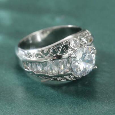 Chiếc nhẫn bạc rỗng đính đá Cubic Zirconia tổng hợp lấp lánh, thời trang và tinh tế, là một chiếc nhẫn cưới cổ điển dành cho phụ nữ, cũng là một món quà sang trọng cho những dịp đặc biệt.