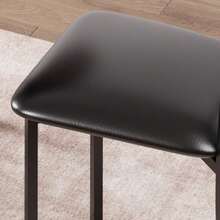 Conjunto de comedor moderno de 3 piezas para 2 personas: estructura metálica y 2 sillas tapizadas. Ideal para cocinas pequeñas, apartamentos o cafeterías. Fácil montaje. - Gris - Ver 10