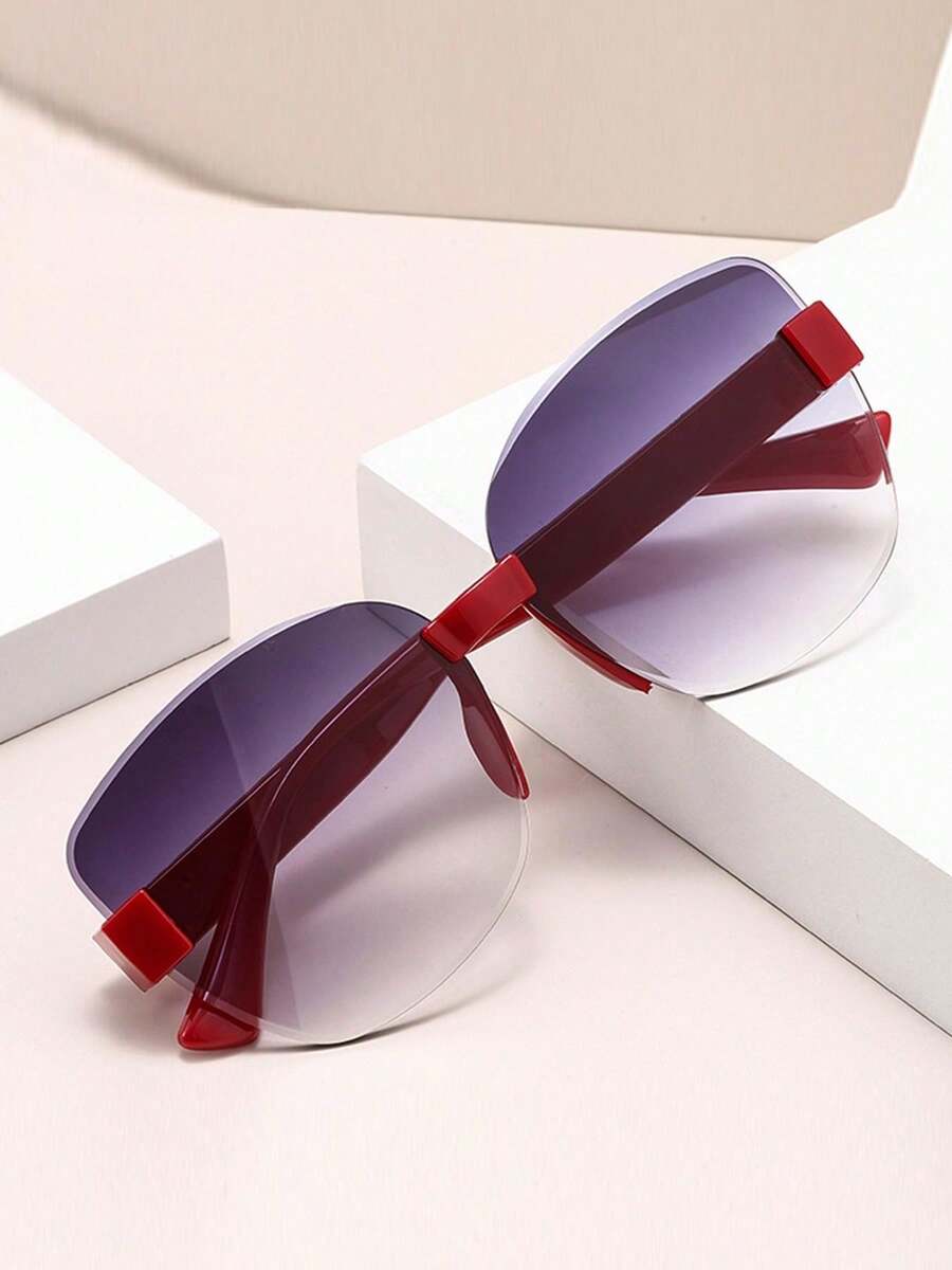 1 Cặp kính thời trang cao cấp gọng lớn mới về dành cho nữ, kiểu dáng tôn dáng, sành điệu và thời thượng. - Khung màu đỏ tươi với lớp phim màu xám kép. - Xem 1