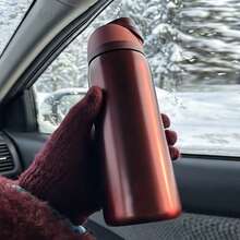 OwaIaDual-Mode 304L Stainless Steel Outdoor Sports Water Bottle - Features A Built-In Straw And Double-Wall Vacuum Insulation, Ideal For Cycling And Outdoor Activities. Designed For One-Handed Operation With A Push-To-Open Lid, This 32 Oz (945 Ml) Bottle Is Perfect For Keeping Water Ice-Cold During Camping Trips. It Is 100% Leak-Proof And Highly Portable, Featuring A Convenient Carrying Loop. Keeps Beverages Cold For 8–12 Hours. Boasting An Exquisite Design And Superior Craftsmanship, It Is Suitable For Travel, School, Camping, Rock Climbing, And Gym Use. (Drinkware / Water Bottles / Insulated Flasks) - Anh đào đen - Xem 7