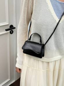 一款简约、高品质、质感出众的多功能日常通勤包。2026新款女士斜挎包，质感极佳。 - 黑色 - 查看 4