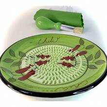 , All - In - One Premium Ceramic Garlic Grater Plate 4 - Piece Set - Green Chili Design, - Garlic, Ginger, Chocolate, And More! - Comes With 5.25 Inch Plate, Peeler, Brush, And Stand - Ớt xanh - Xem 5