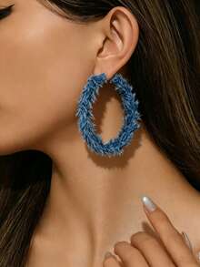 1 Đôi khuyên tai tròn hình chữ C kiểu cao bồi miền Tây thời trang, phù hợp để đeo hàng ngày. - Màu xanh denim - Xem 5