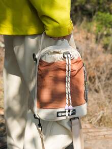 1个大容量轻便徒步背包 - 采用多色框架设计，提供彩虹色选择 - 多功能男女通用户外旅行包 - 可调节肩带 - 适合徒步、骑行、健身和休闲使用 - 拉链封口 - 彩色 - 查看 3