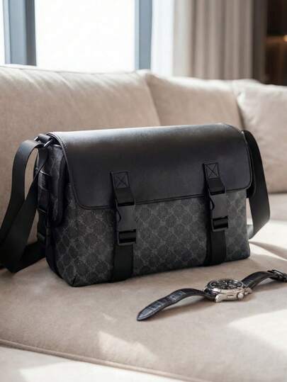 男士商务休闲斜挎包 | 复古字母图案黑灰色斜挎包 | 翻盖搭扣可调节肩带 | 工作/通勤/旅行 | 耐用手提包