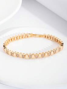 一套奢华优雅的立方氧化锆镶嵌光滑菱形交错设计手链，适合女士婚礼和派对佩戴，不含礼盒 - 金黃色 - 查看 2