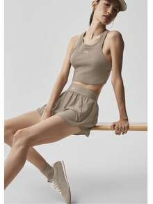 Alo Yoga Aspire Tank | Ultra-Lightweight Performance Jersey | Raceback Silhouette | Moisture-Wicking & Breathable Fabric | Relaxed Drape Fit | Essential High-Intensity & Yoga Staple - 駝色 - 查看 5